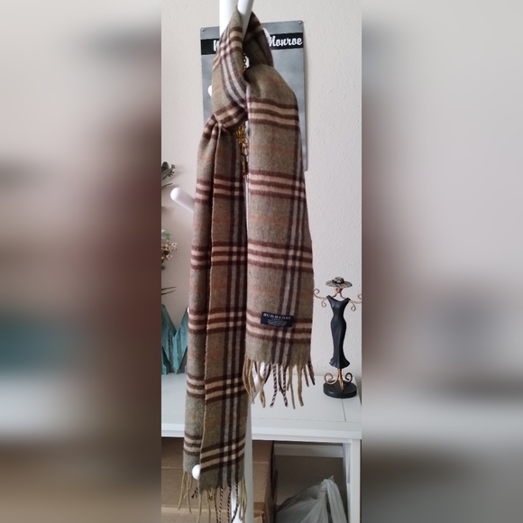 Burberry Scarf 100% Cashmere - Picture 1 of 8